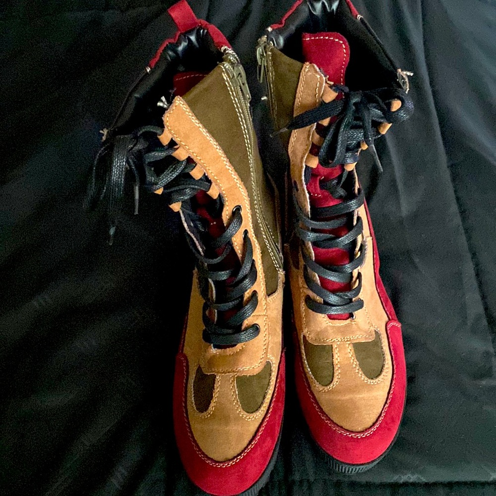 Combat boots